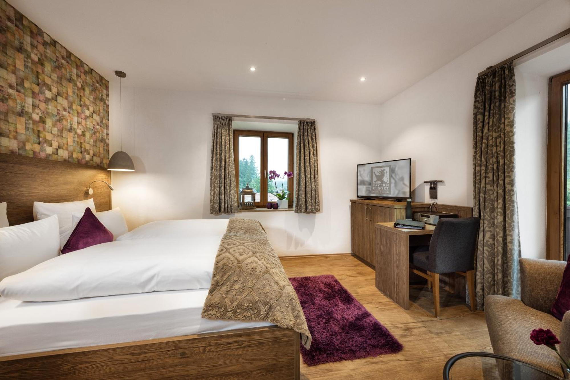 Bayern Resort Hotel - Adults Only - Mit Zugspitzblick - Eibsee-Naehe - Wellnessbereich - Naturpool Im Sommer Grainau Esterno foto